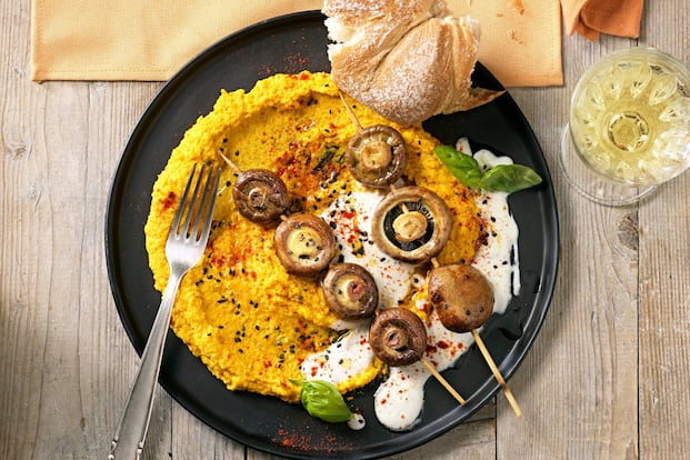 Karottencreme mit Champignonspießen - 1:15 h - Rezept - Servus Karottencreme mit Champignonspießen - 1:15 h - Rezept - Servus