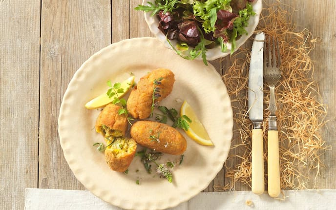 Kürbis, Zitrone, Wasserminze, Salat, Thymian, Stroh, Besteck