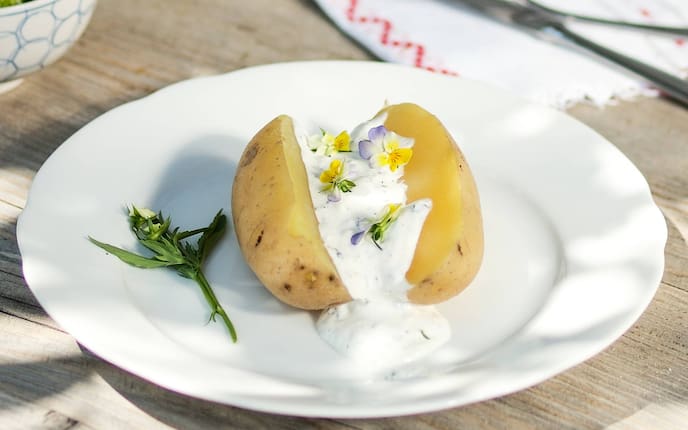 Teller, Unkraut, Blumen, Erdäpfel, Topfen, Besteck