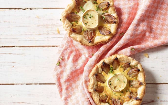 Blätterteig, geschmolzener Käse, Schalotten, Törtchen, vegetarisch, Servus Rezept