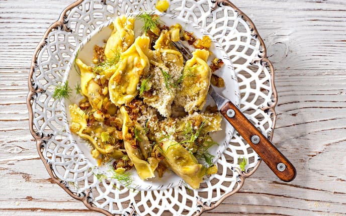 Teigtaschen gefüllt, Teigtaschen, Steinpilzfüllung, Pilze, Fenchel, Gabel, Teller, Hauptspeise, vegetarisch, Servus Rezept