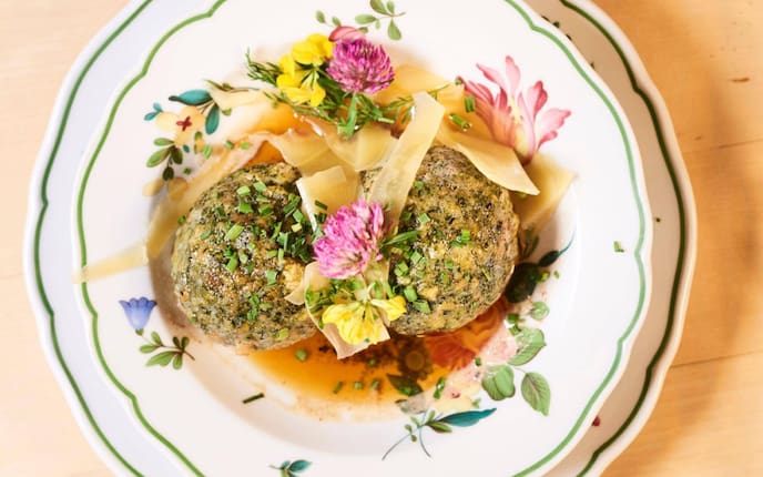Wildkräuterknödel, Knödel, Schnittlauch, Wiesenblumen, Hauptspeise, vegetarisch, Servus Rezept
