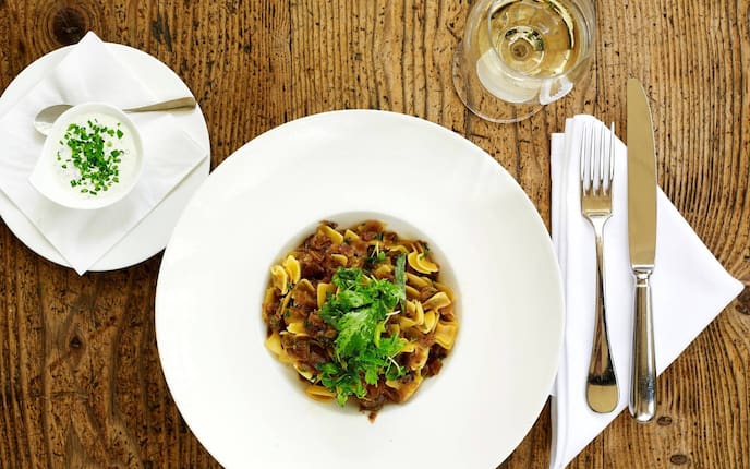 Krautfleckerl, Schnittlauchsauce, Weißwein, Besteck, Hauptspeise, Servus Rezept, Petersilie, Fleckerlnudel, Weißwein