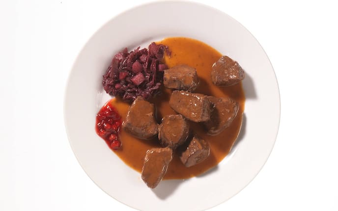 Rotkraut, Hirschragout, Preiselbeeren, Hirsch, Apfel