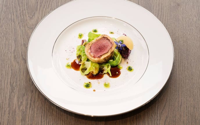 Rosa gebratener Rehrücken mit Schwammerlroulade und Holler... - 1:20 h ...