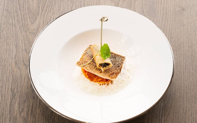 Maränenfilet, Buchweizen, Kürbiskraut, Blutwurtsfrühlingsröllchen, Fisch, Servus Rezept