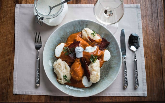 Butternocken, Paprikahendl, Huhn, Sauce, Wein, Hauptspeise, Servus Rezept