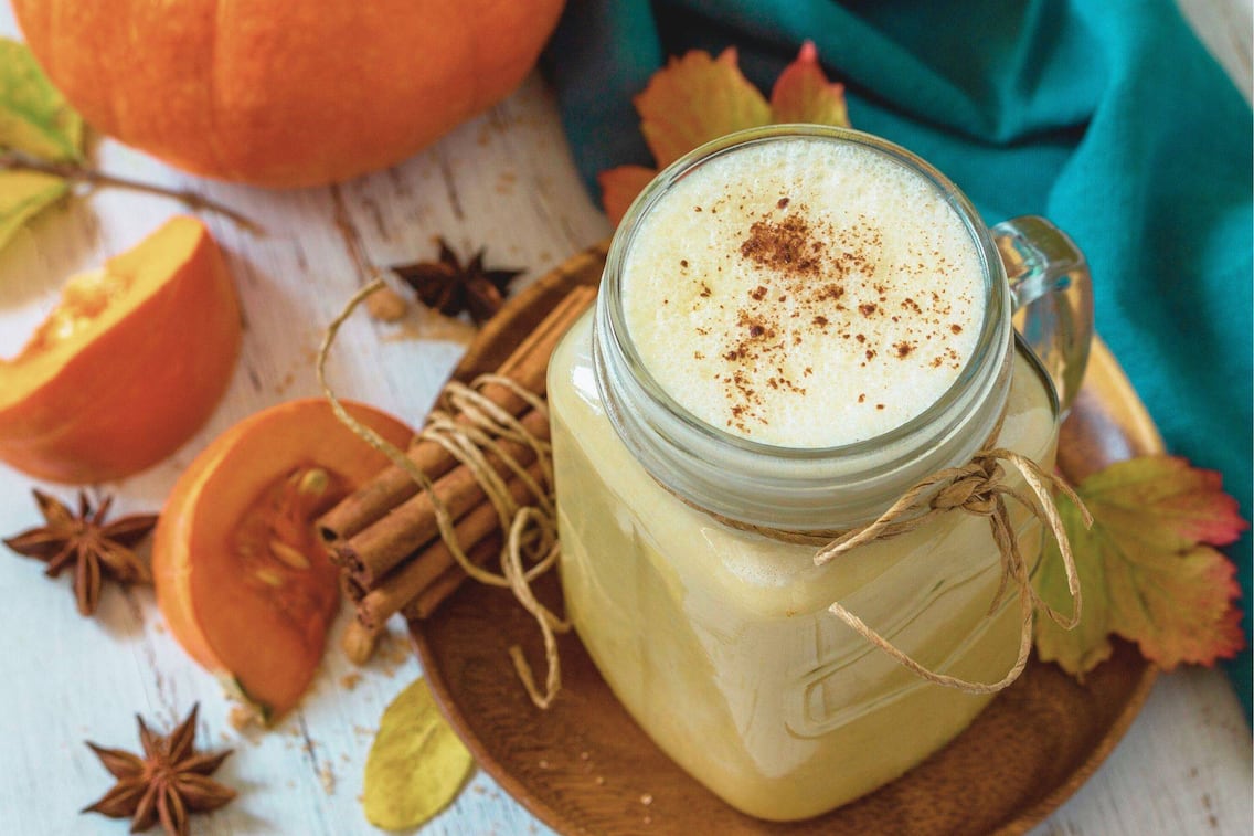 Gute Küche, Gewürz-Kaffe, Zimt, Kürbis, Obers, Nelken, Muskat, Ingwer, Milch, Staubzucker