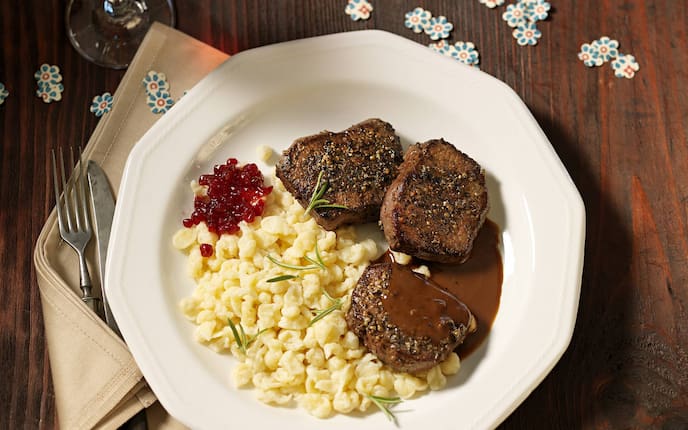 Hirschmedaillons (BIld: Eisenhut & Mayer)