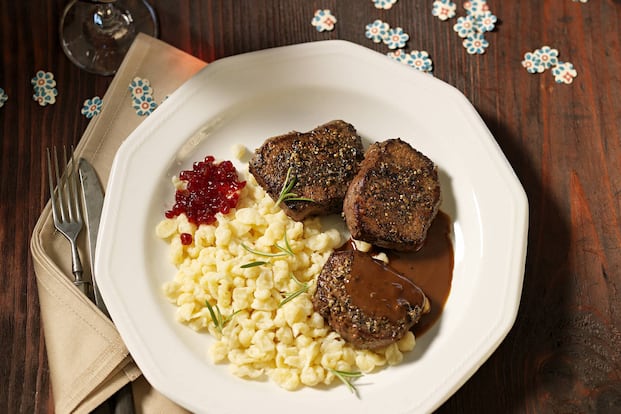 Hirschmedaillons in Schokosauce - 0:50 h - Rezept - Servus Hirschmedaillons in Schokosauce - 0:50 h - Rezept - Servus