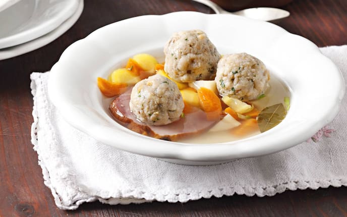 Steirische Hoad’nknödel, Knödel, Buchweizen, Buchweizenmehl, Steiermark, Karotten, Selchfleisch, Lorbeerblatt, Suppe, Kartoffel, Servus Rezept, Oma Kochbuch