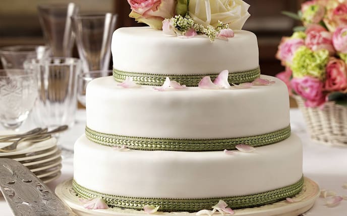 Rezept dreistöckige Hochzeitstorte (Bild: Eisenhut & Mayer)