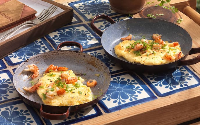 Pfanne, Ei, Omelett, Flusskrebsschwanz, Fliesentisch, Gabel