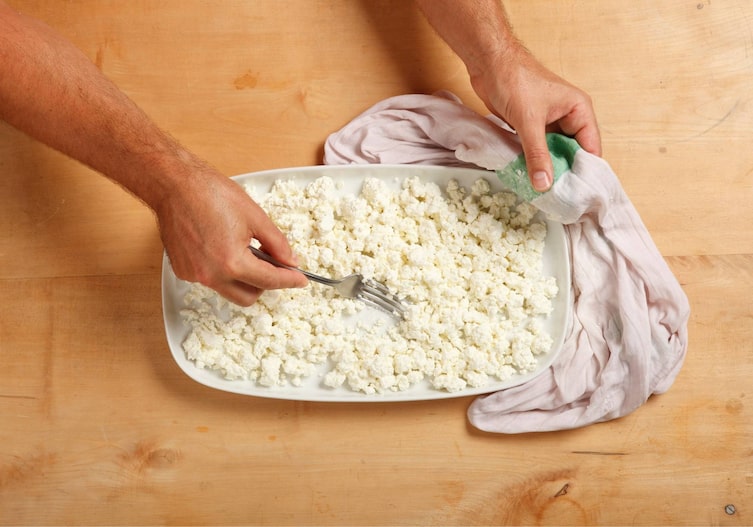 Topfen, Küchentuch, Gabel, Schale