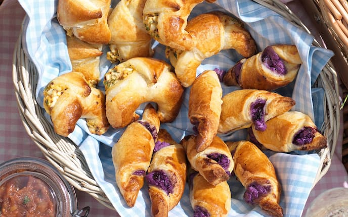 Eierkipferl, Heidelbeeren-Stangerl, Heidelbeeren, Picknick, Picknickkorb, Serviette