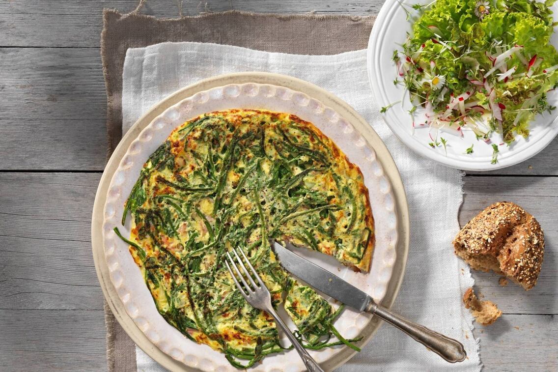 Omelett mit Hopfentrieben, Schinken und Jungzwiebeln - 0:45 h - Rezept ...