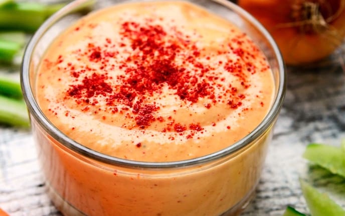 Paprika-Frischkäse-Aufstrich, Zwiebel, Paprikapulver, Glaschüsserl