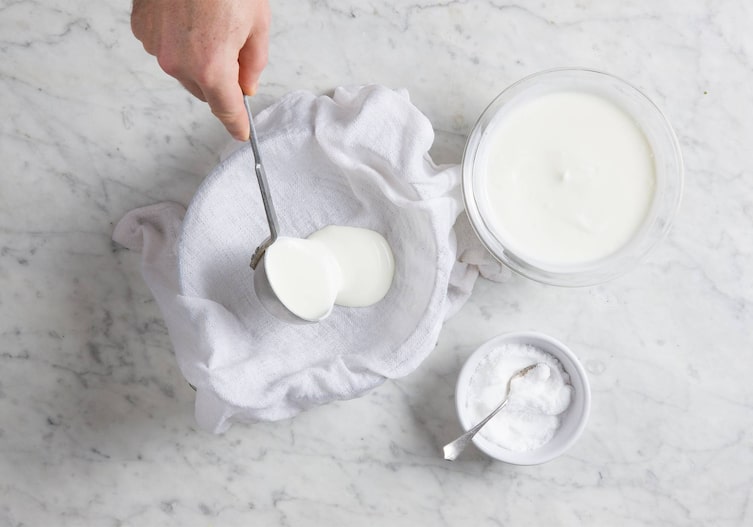 Kelle, Geschirrtuch, Salz, Schüssel, Bio-Naturjoghurt