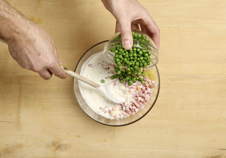 Wiener Gabelbissen, Creme, Erbsen, Schinken, Schüssel, Kochlöffel