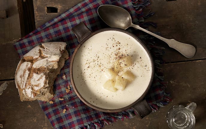 Kässuppe, Suppe, Birnen, Brot, Löffel, Vorspeise, Servus Rezept