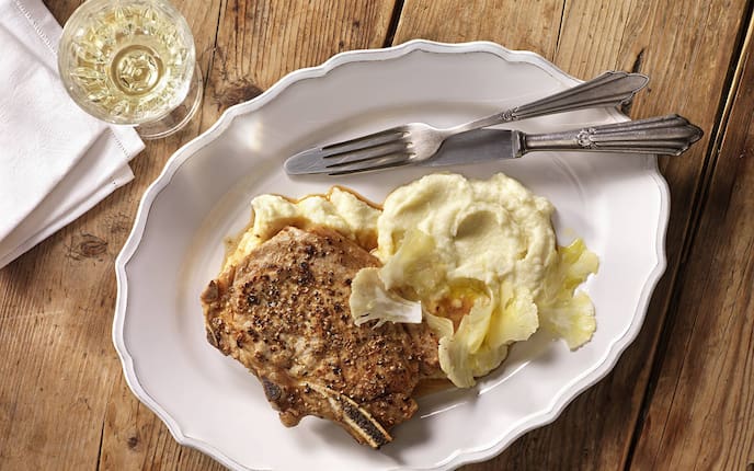 Kalbskoteletts auf Zitronen-Karfiol-Püree (Bild: Eisenhut & Mayer)