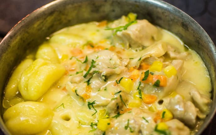 Kaninchen in Verjus mit hausgemachten Gnocchi (Foto: Michael Reidinger)