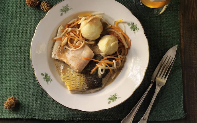 Karpfen Böhmische Art, Fisch, Suppe, Erdäpfelknödel, Klöße, Bier, Wurzelgemüse, Hauptspeise, Servus Rezept