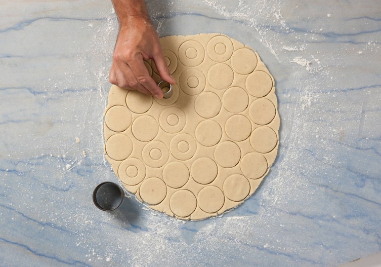 Ausstecher, Teig, Mehl, Hand