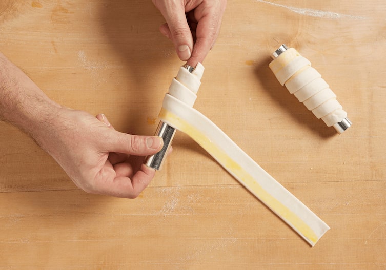 Schaumrollen auf klassische Art, Kochschule, Backform, Teig