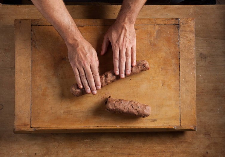Teigrolle, Teig, Hände, Holzbrett, Hände