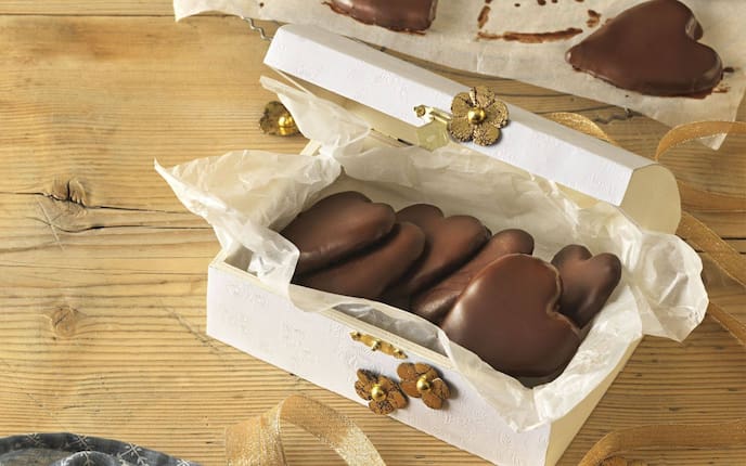 Maroniherzen, Schokoladenglasur, Box, Holz