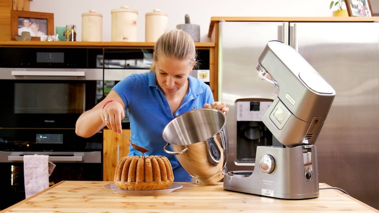 Christina Bauer, Kürbis-Gugelhupf, Glasur auftragen, Kenwood