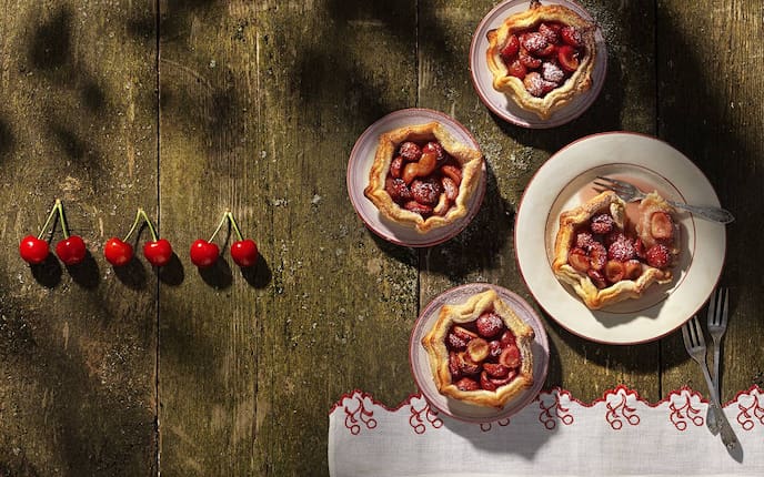 Kirschtörtchen mit Marzipan, Nachspeise Kirschen, Kirschen, Marzipan Törtchen, Mürbteig, Servus-Rezept