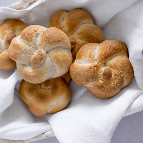 Semmel, Knopfsemmel, Frühstück, Brötchen, Brotkorb