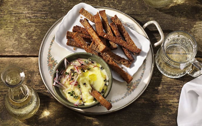 Kohlrabimus mit Radieschen und Sprossen (Bild: Eisenhut & Mayer)