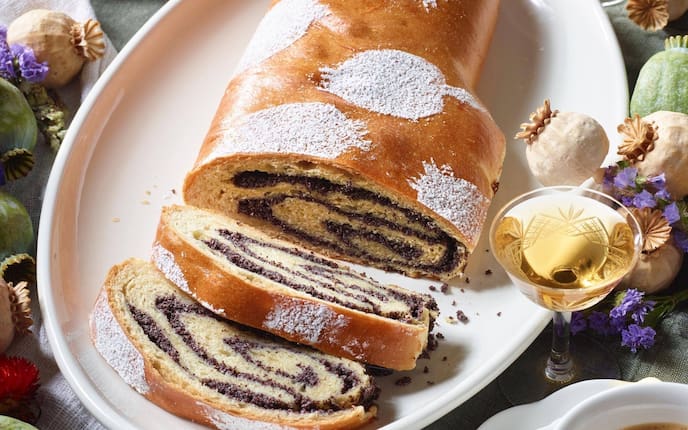 Germteig, Mohn, Mohnstrudel, Nachspeise, Kuchen, Strudel, Servus Rezept