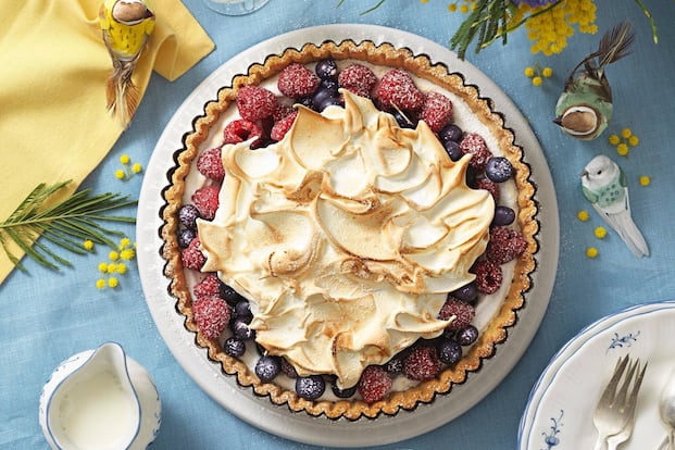 Beerentorte mit Baiserhaube - 2:00 h - Rezept - Servus