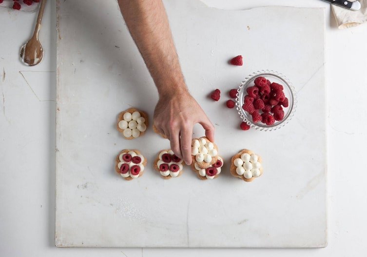 Biskuit, Creme, Himbeeren, Nachspeise, Törtchen