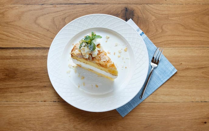 Himmlische Torte, Torte, Mandelsplitter, Baiser, Schlagobers, Creme, Nachspeise, Servus Rezept