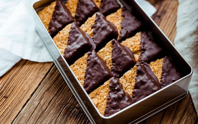 Kokos-Rum-Schnitte, Blechdose, Nachspeise, Servus Rezept