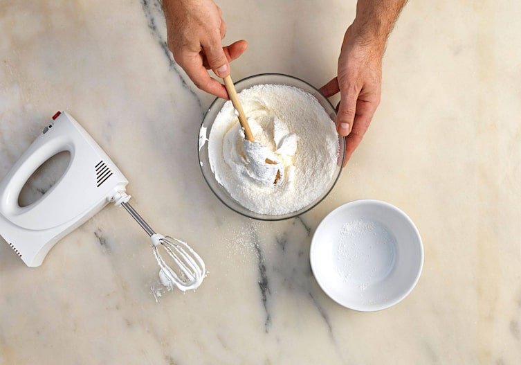 Mixer, Staubzucker, Kokosflocken, Kokosbusserl, Schüssel