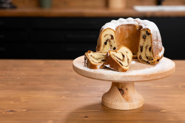 Kärntner Reindling mit Rosinen und Walnüssen - 2:00 h - Rezept - Servus Kärntner Reindling mit Rosinen und Walnüssen - 2:00 h - Rezept - Servus