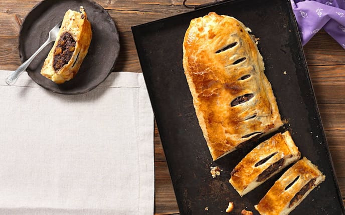 Plunderteigstrudel, gefüllt, Powidl, Marille, Backblech, Strudel, Nachspeise, Servus Rezept