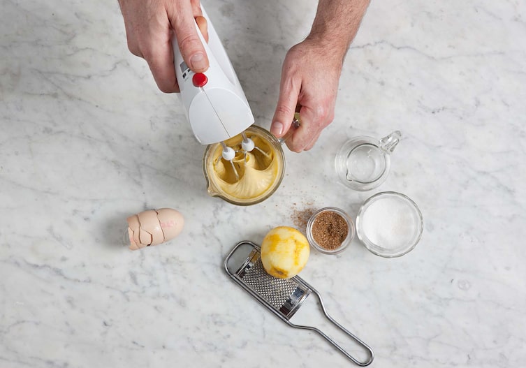 Himbeertorte mit Vanille und Honig, Handrührgerät, Eierschale, Zitrone