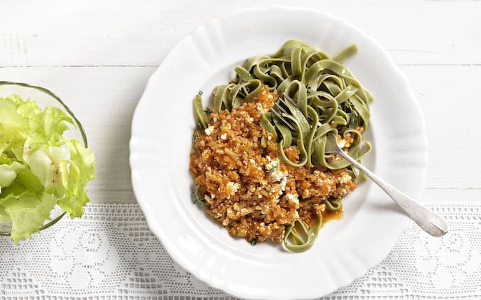 Lammfaschiertes, grüne Bandnudeln, Salat, Hauptspeise, Servus Rezept