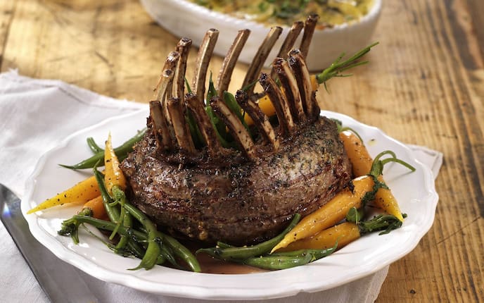 Lammkrone, Erdäpfelauflauf, Karotten, Rezept