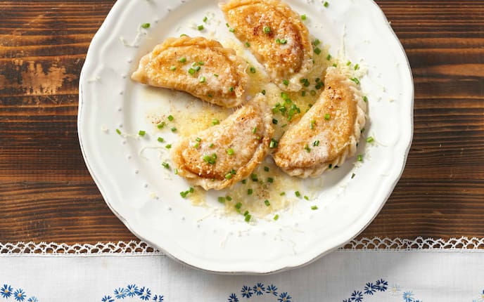 Gebratene Landmaisnudeln mit Gailtaler Speck und Gailtaler Almkäse (Bild: Eisenhut & Mayer)