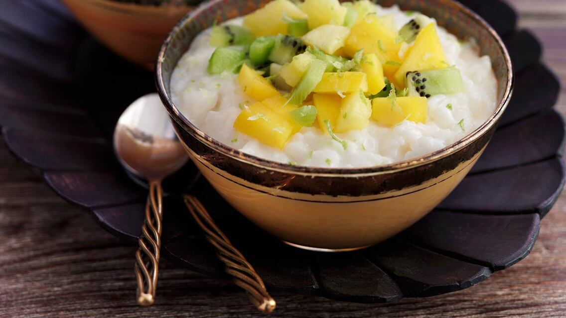 Milchreis mit marinierten Früchten - Rezept - Servus