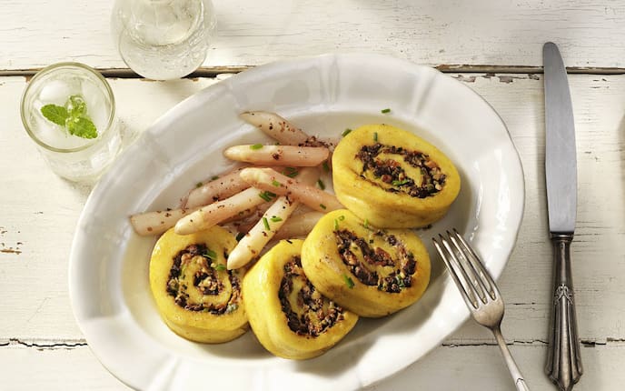 Morchelroulade, Erdäpfelteig, Spargel, Füllung, Roulade, Glas Wasser, Hauptspeise, Servus Rezept
