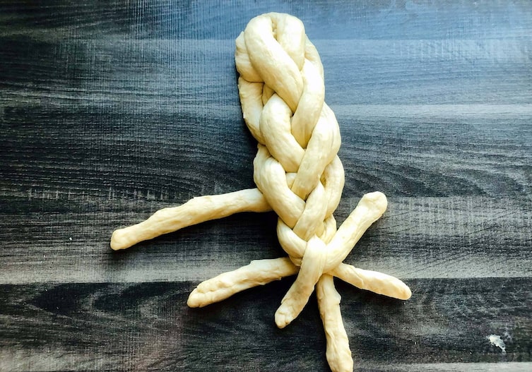 Allerheiligenstriezel, Germteig, flechten